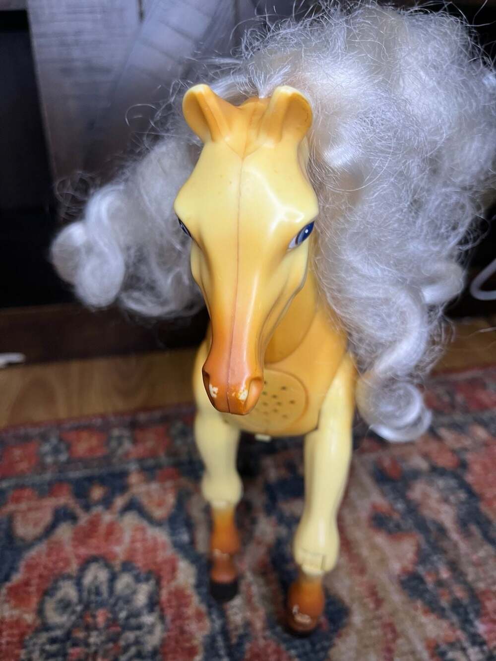 2005 Mattel Barbie Walking Palomino Horse Battery Operated with Sounds - Picture 1 of 5